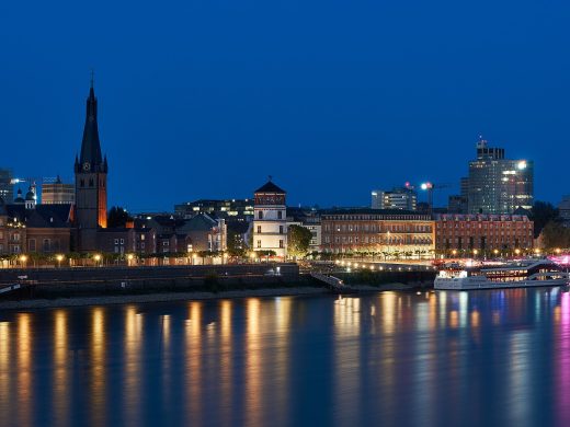 Düsseldorf_(DE),_Rheinuferpromenade_--_2023_--_0027
